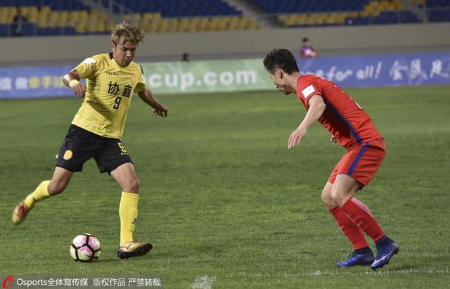 占据了影片60%的长度的歌舞表演无疑是影片中最大的亮点，无论是动感火辣的舞曲、还是加入了中国元素的京剧RAP，都让观众耳膜为之一震。