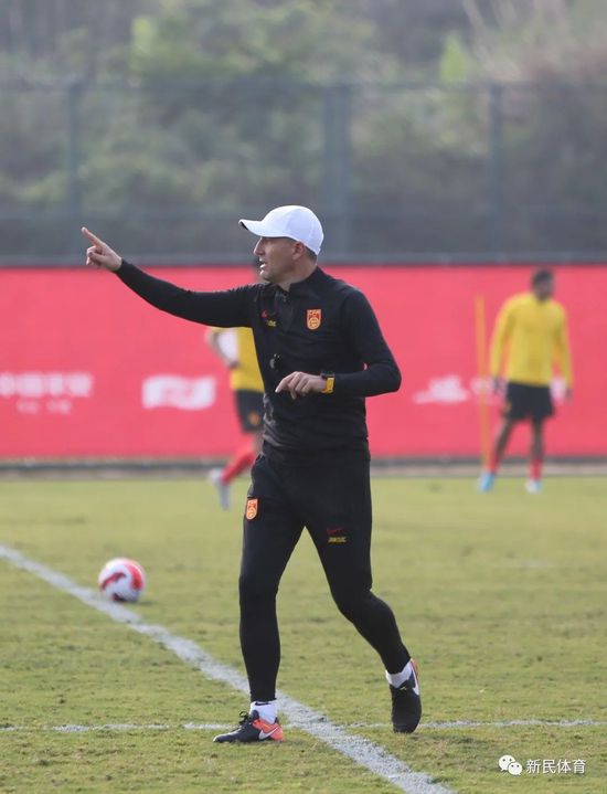 张艺谋首拍网剧《英雄联盟》，电竞怎么拍才好看 2023-04-21 “9月份开拍《英雄联盟》，这是我第一次拍网剧。