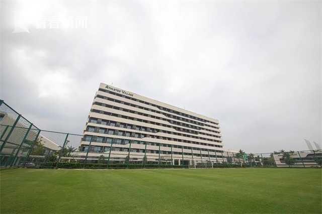 沈腾、尹正、范丞丞、沙溢、魏翔等主演亮相，分享表演心得，现场爆梗不断。