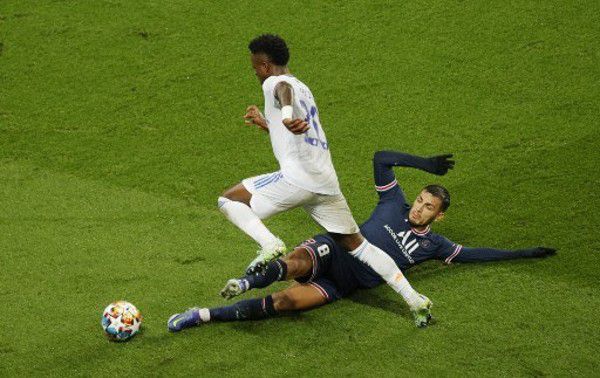 看上去在本片中 《小丑回魂》全球狂揽4.Losers Club）里的孩子，却一个都没有亮相。