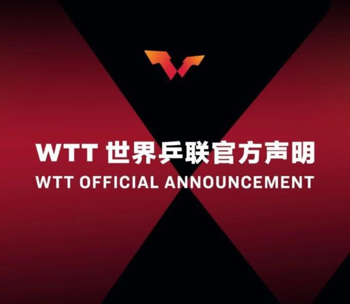 海浪礁石，湿冷空气，海风吹乱书籍的扉页，玄色岩滩上飞扬着雪白的布料，张震在自然环境中释放真我，尽显文艺型男的魅力。