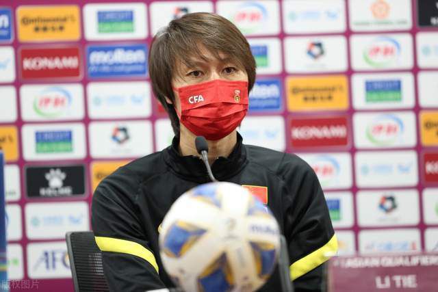 这是 六小龄童现身武汉签名售书 表演“猴戏”风采依旧 2024-09-29 9月28日，武汉国际会展中心，86剧版《西游记》孙悟空的扮演者六小龄童章金莱现身“书香长江”阅读周武汉书展，举办新书《金猴宗师》湖北首发式，并签名售书。