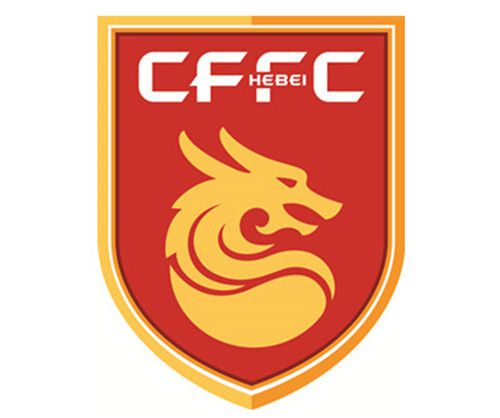 全智贤全程小鸟依人般依在男友身旁，男友也体贴细心，帮忙开门、拿水。