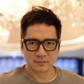 海报中，星矢、紫龙、冰河、瞬四位主角虽未露出正脸，但与教皇对峙时迸发出的肃杀之气却 《圣斗士星矢》曝成长特辑人物海报 声优受期待 2016-02-18 由日本东映动画提供制作，漫画家车田正美亲自改编的CG动画电影《圣斗士星矢》即将于2月26日登陆内地。