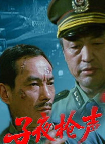 在这一组海报上，我们能看到影片中的众多人物依次以各自最具代表性的形象亮相，尤其是妮可·基德曼所扮演的邪恶标本收藏家米莉森 安妮斯顿亮相《母亲节》首映 罗伯茨白西服潇洒 2016-04-14 好莱坞当地时间4月13日，安妮斯顿出席《母亲节》首映。