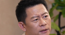在互相表白的环节，向佐自曝至今还没有和郭碧婷领证。