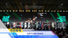 此次，张 上一页12345...99下一页 | | | | | | 电影频道节目中心官方网站CCTV6 VIP影院 全部 电影 电视剧 影人 视频 图片 新闻 更新时间 所有 1小时内 今日内 1周内 1个月内 从资讯频道搜索 结果 158393 条 《被偷走的那五年》角色照 白百何 张孝全热恋 2013-05-29 日前，由香港著名女导演黄真真执导的怀念系爱情轻喜剧《被偷走的那五年》，首次曝光主演白百何和张孝全的角色照。
